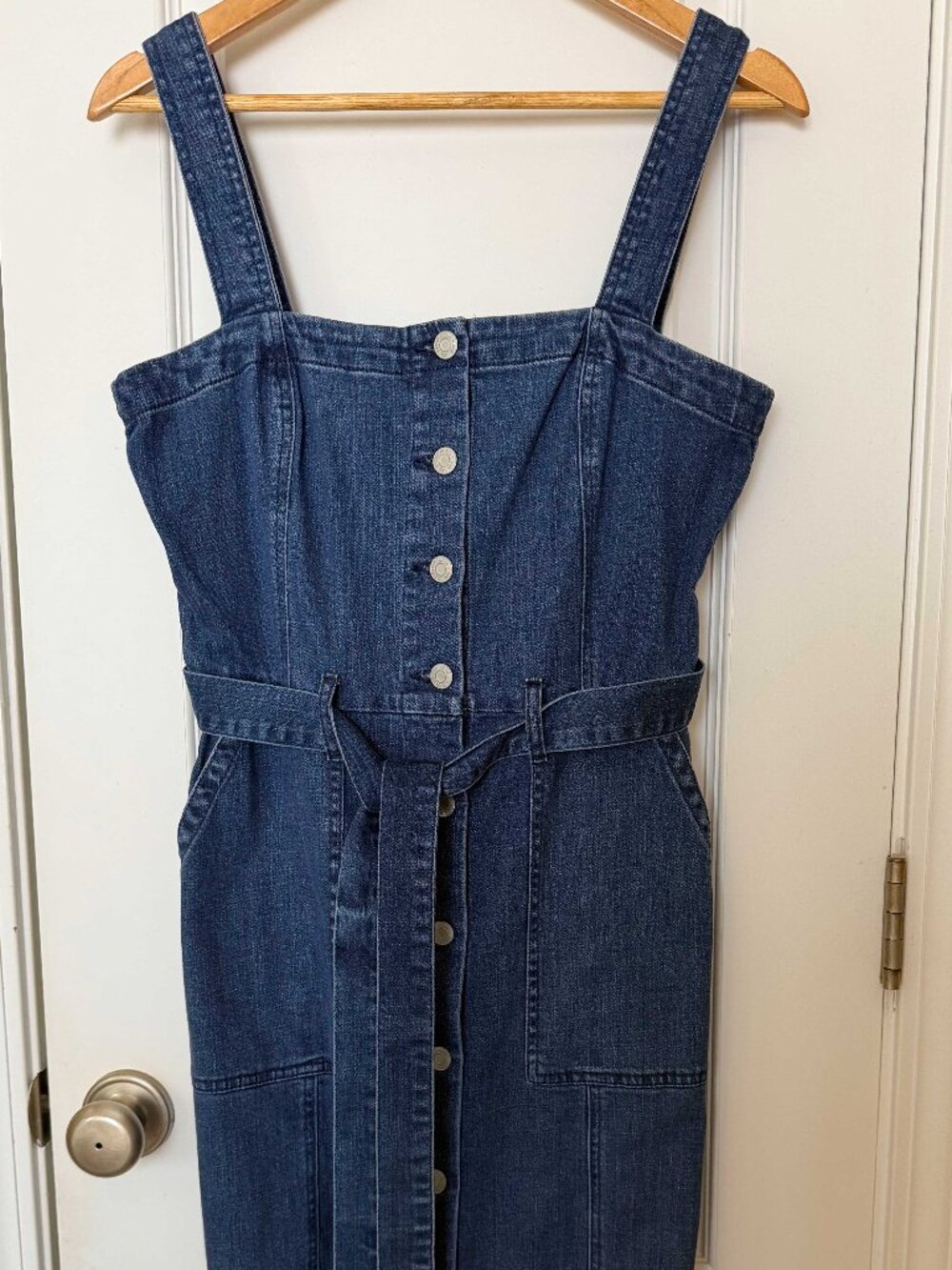 Gap Denim dress with tie and pockets!